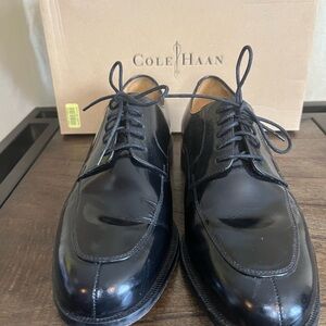 Cole Haan -Air Carter split-Black lace up 
Shoes
